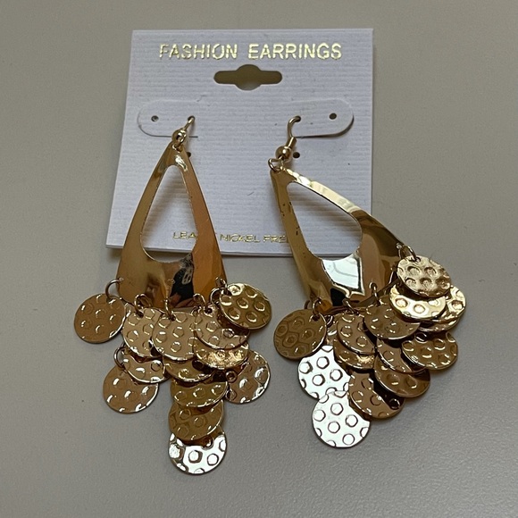 👋 3/$15 FASHION JEWELRY DANGLING CIRCLE EARRINGS - Picture 2 of 3